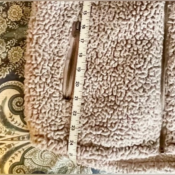 Thread & Supply Sherpa Zip Up Vest Cream Small - Picture 8 of 8